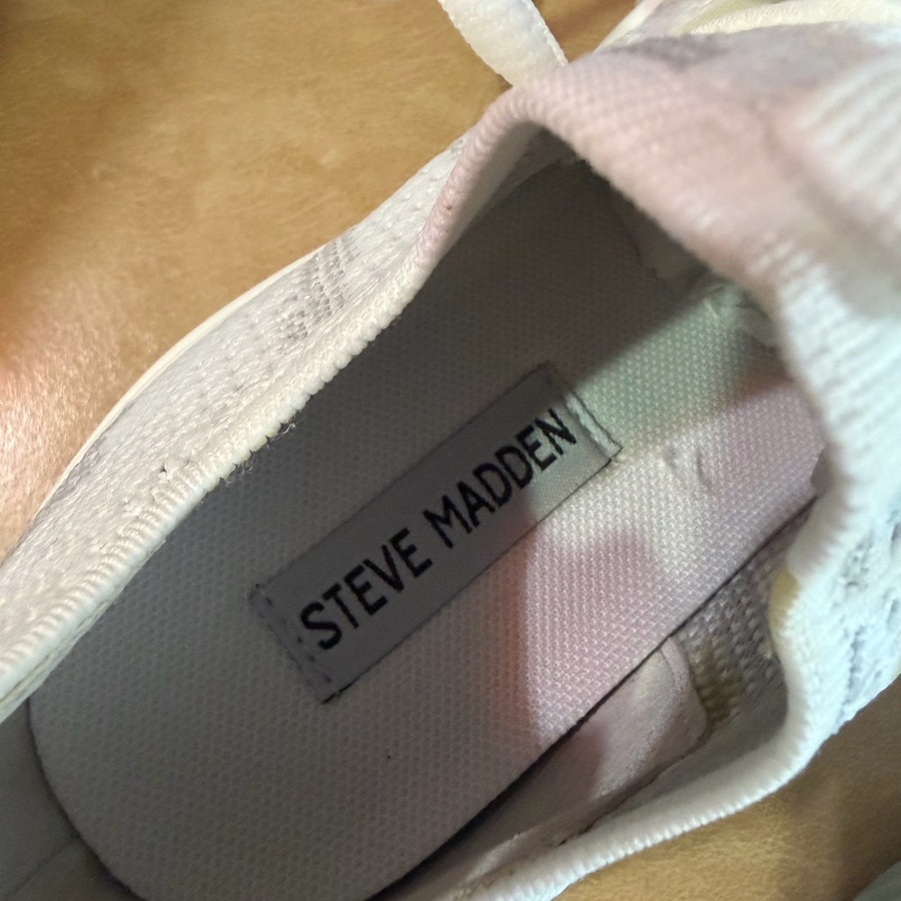 Steve Madden White and Cream Knit Sneakers - Picture 3 of 6